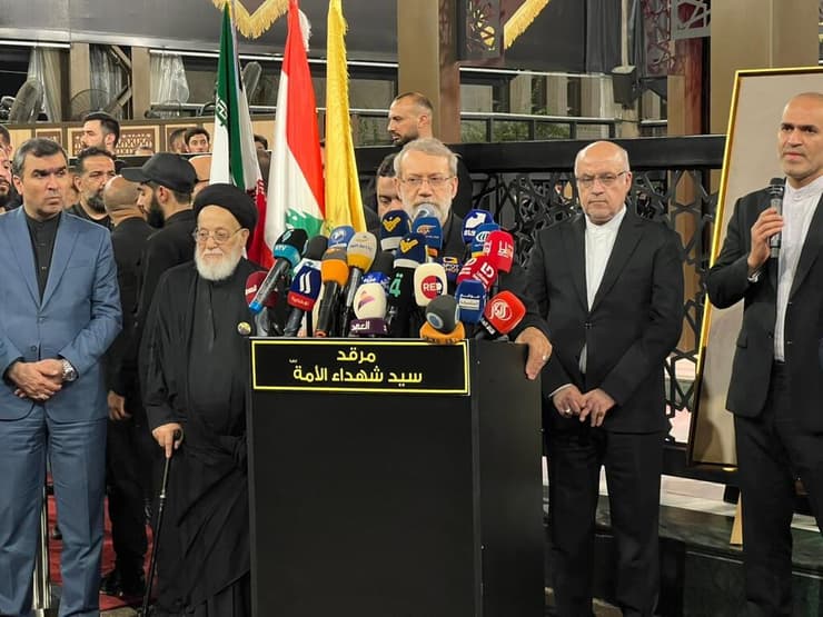 מזכיר ביטחון לאומי של איראן עלי לאריג'אני בקברו של נסראללה