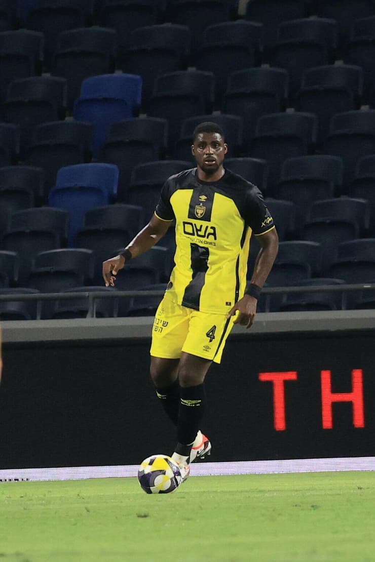 הודאה בכישלון. קרבאלי (צילום: אלעד גרשגורן) בריאן קרבאלי