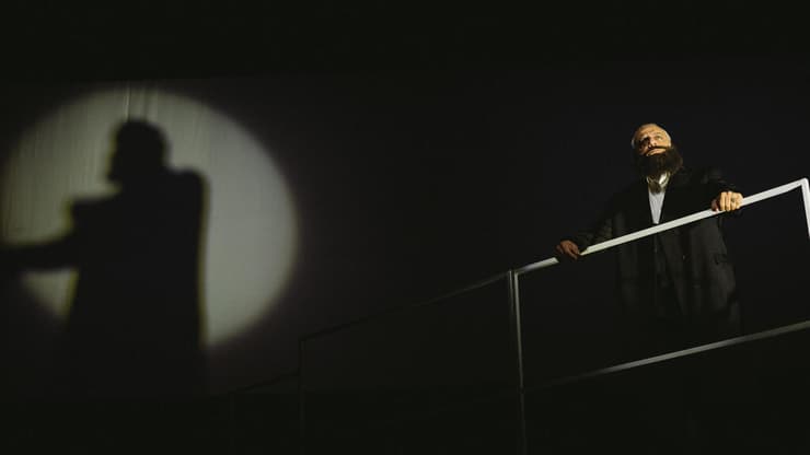 מתוך המופע "נאומים נגד הייאוש"