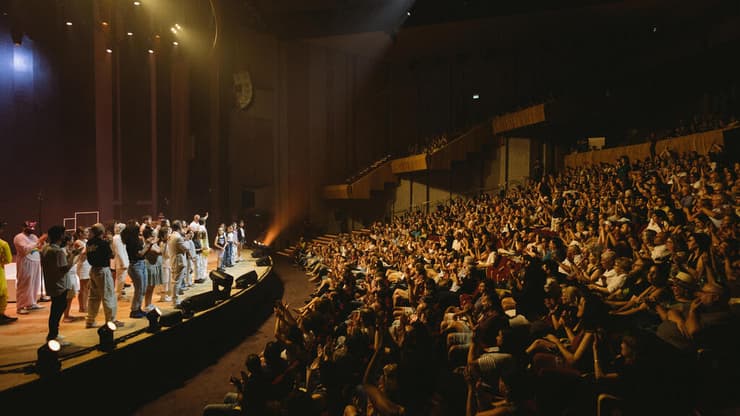 מתוך המופע "נאומים נגד הייאוש"