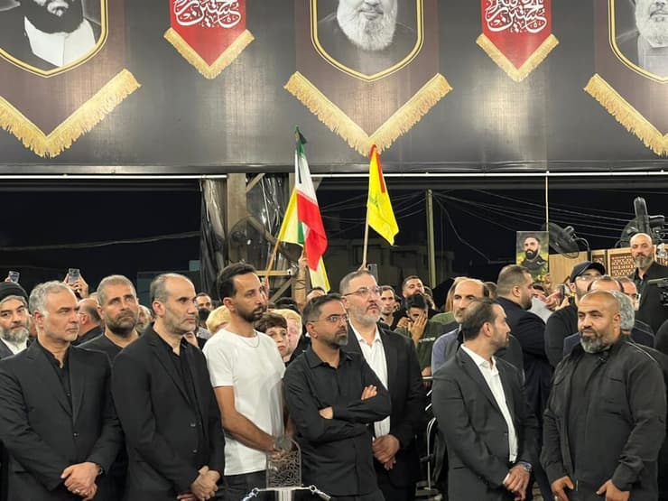 הבכיר האיראני עלי לאריג'אני בקברו של נסראללה מזכיר ביטחון לאומי של איראן עלי לאריג'אני בקברו של נסראללה