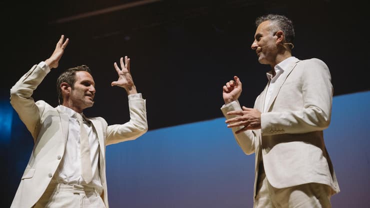 מתוך המופע "נאומים נגד הייאוש"