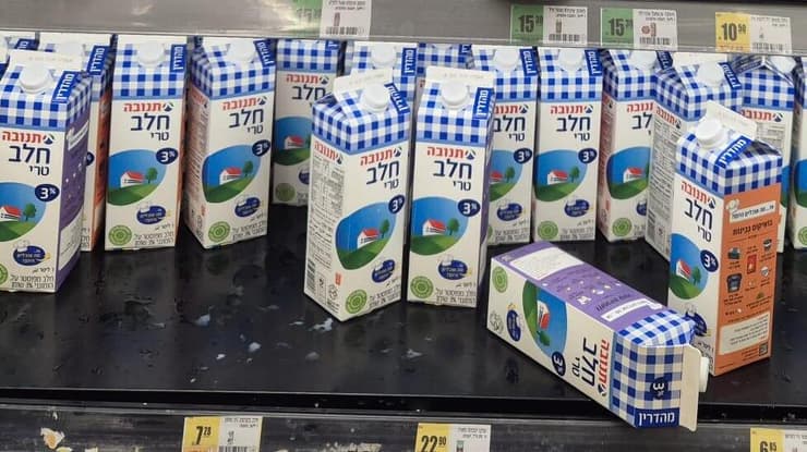 חלב תנובה בשופרסל. חלק מהרשתות לא קיבלו הבוקר אספקה חלב תנובה בשופרסל. חלק מהרשתות לא קיבלו הבוקר אספקה