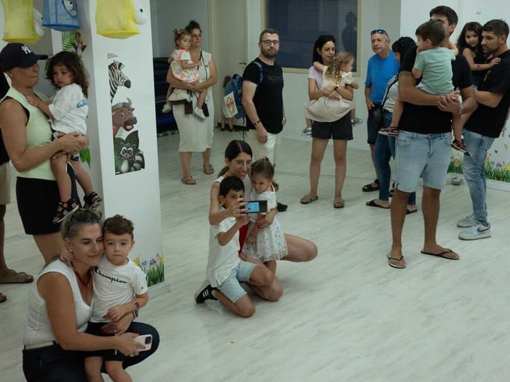 בלהה כבר מתגעגעת לטקסי החגים ולאמא ואבא של שבת. במסיבת הפרידה    