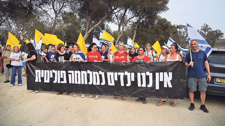 עודד שלום נוסע לעוטף לראיין את האימהות שמוחאות