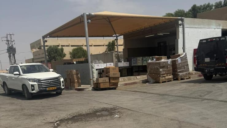 בסיס סיירים - בו הועסקו השב"חים חיילות ששומרות במחנה סיירים תחת החום הכבד