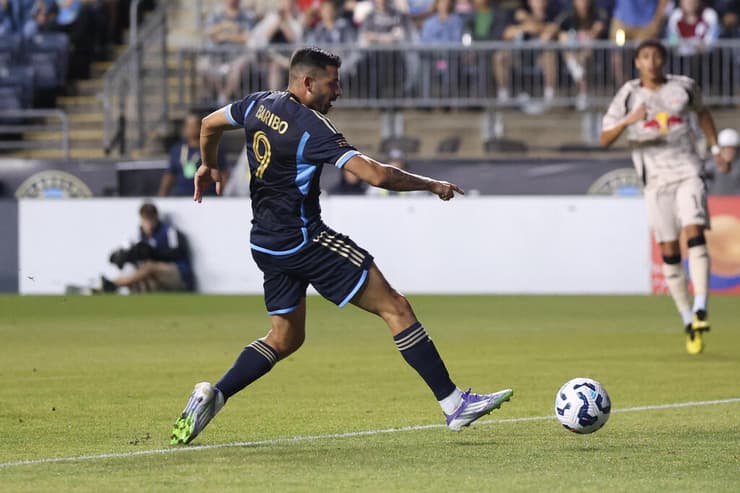 בריבו בדרך לשער השוויון (צילום: Bill Streicher-Imagn Images) תאי בריבו