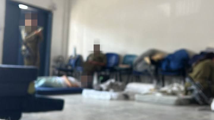 חיילות מעולפות בבסיס סיירים שליד אילת