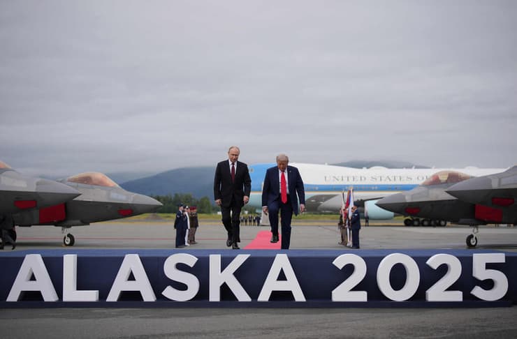 דונלד טראמפ וולדימיר פוטין בפסגה באלסקה