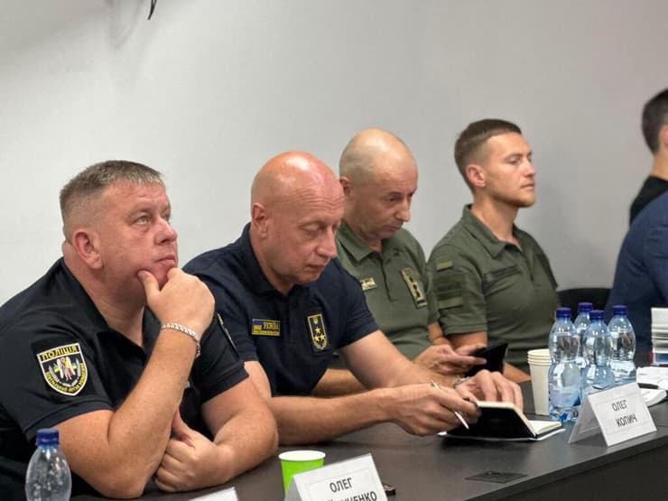 אנשי כוחות הביטחון באוקראינה השתתפו גם הם בפגישה (צילום: אנה הריפס, סוכנות DESS קייב) אנשי כוחות הביטחון באוקראינה השתתפו גם הם בפגישה