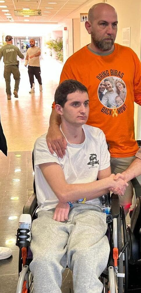 המפגש הראשון בין יוסי לאיתי במחלקת השיקום