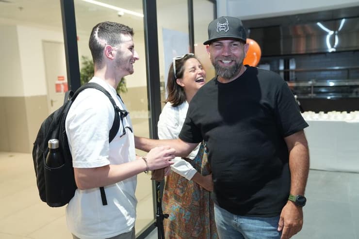 יוסי ואיתי בטקס חניכת המשחקייה