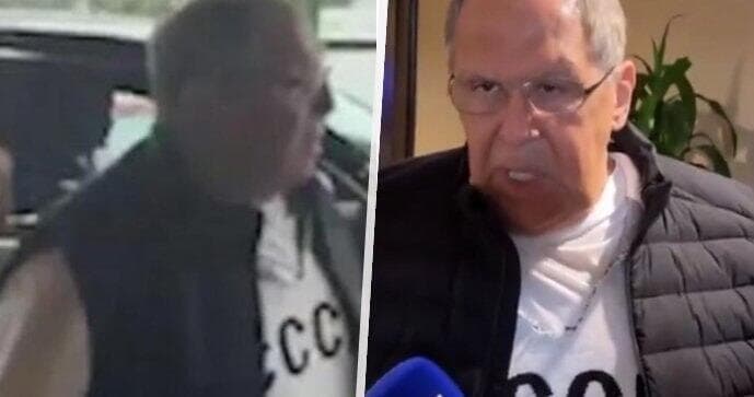 סרגיי לברוב מגיע לפסגה באלסקה עם חולצת ברה"מ