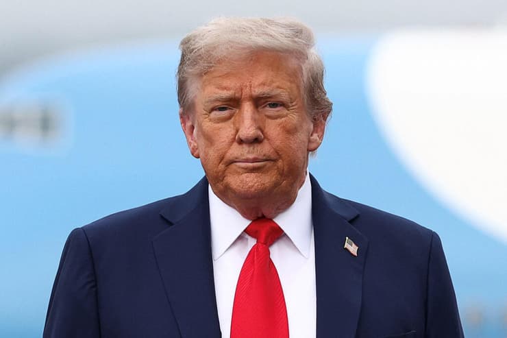 "תשחקו בשביל לנצח, או שאל תשחקו בכלל". טראמפ (צילום: REUTERS/Kevin Lamarque) דונלד טראמפ וולדימיר פוטין בפסגה באלסקה