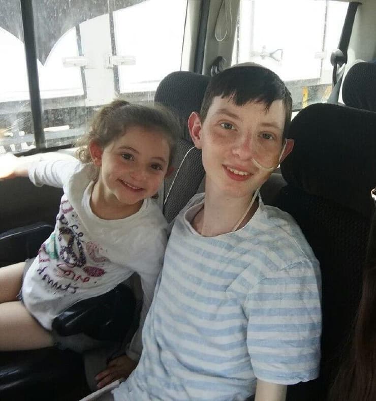 בת עמי גיגי עם אחיה ז"ל