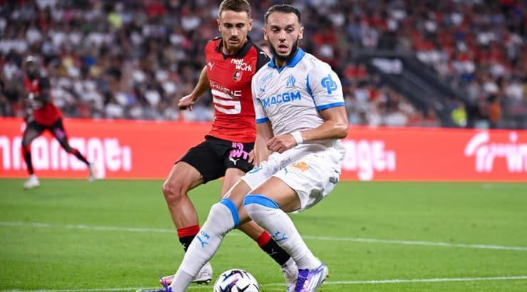 אמין גואירי חולף על פני ולנטין רונגייר