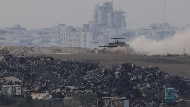 לוחמים סמוך לגדר