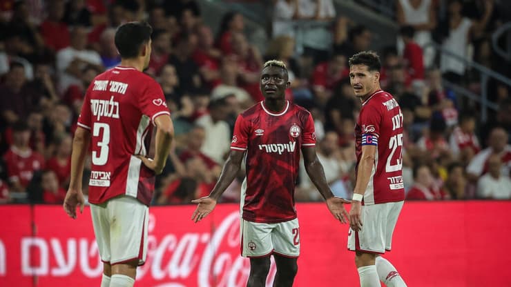 שחקני הפועל באר-שבע מאוכזבים (צילום: עוז מועלם) שחקני הפועל באר-שבע מאוכזבים