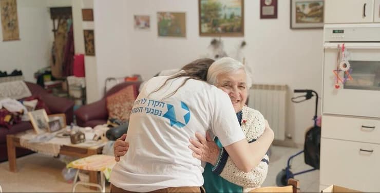 התנדבות עם ניצולי שואה