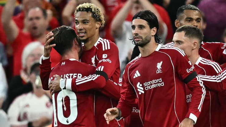 שחקני ליברפול חוגגים