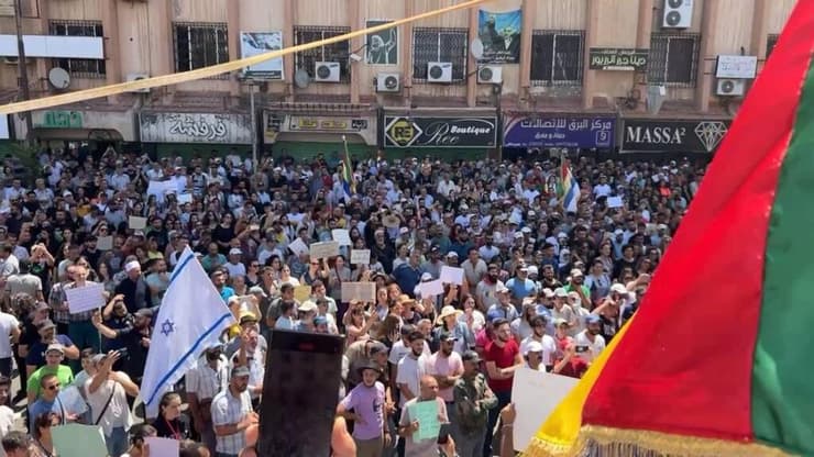 מפגינים בעד התערבות ישראלית בא-סווידא