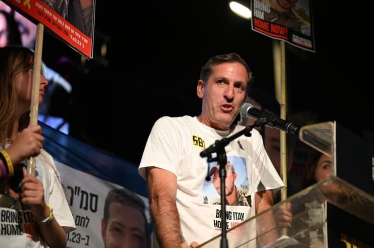 עצרת בכיכר החטופים ביום "ישראל עוצרת"