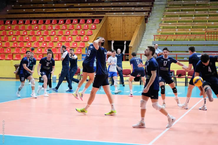 שחקני נבחרת ישראל חוגגים עלייה לאליפות אירופה