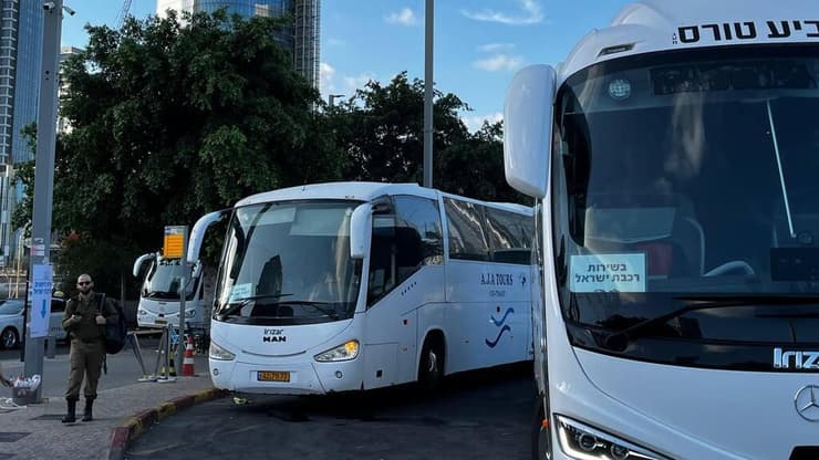 אי סדרים ועומס בתחנת סבידור מרכז בשל יום העצירה והמחאות למען החטופים