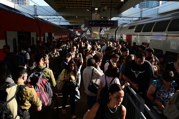 אי סדרים ועומס בתחנת סבידור מרכז בשל יום העצירה והמחאות למען החטופים