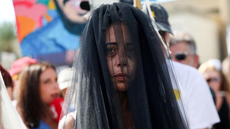 עינת צנגאוקר י בטקס "חתונה" של אילנה גריצ'ווסקי  עם בן זוגה החטוף מתן צנגאוקר