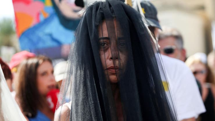 עינת צנגאוקר י בטקס "חתונה" של אילנה גריצ'ווסקי  עם בן זוגה החטוף מתן צנגאוקר