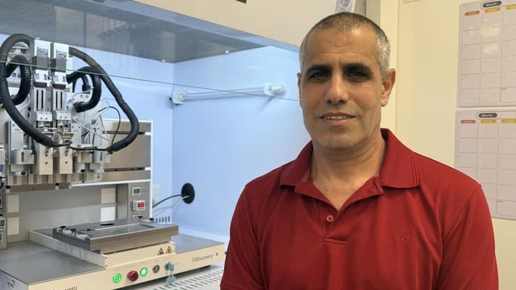 "מאמין שהטכנולוגיה תהיה טובה לכל המשותקים". פרופ' טל דביר (צילום: מטריסלף) פרופ' טל דביר השתלת חוט שדרה