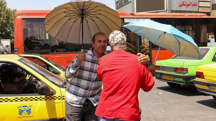 נהג מונית מוניות נוסע איראן טהרן רחובות רחוב כבישים כביש