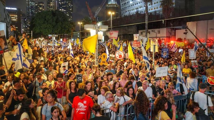 עצרת בכיכר החטופים ביום "ישראל עוצרת"