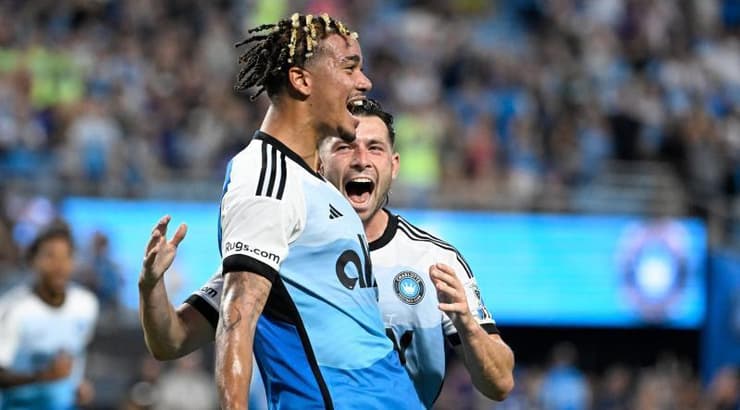 עידן טוקלומטי חוגג