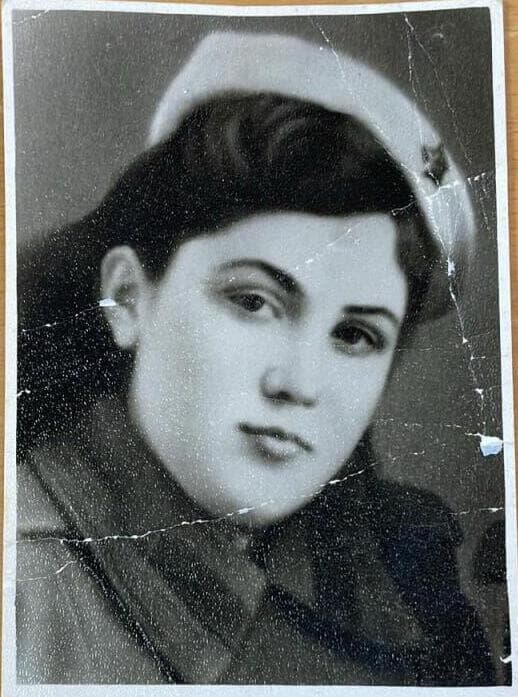 אסיה ממדוב בצעירותה