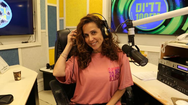 ג'ני בלום, שדרנית התוכנית "אהבה פלוס" 