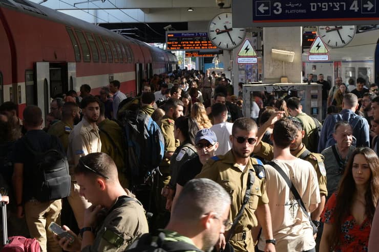 אי סדרים ועומס בתחנת סבידור מרכז בשל יום העצירה והמחאות למען החטופים