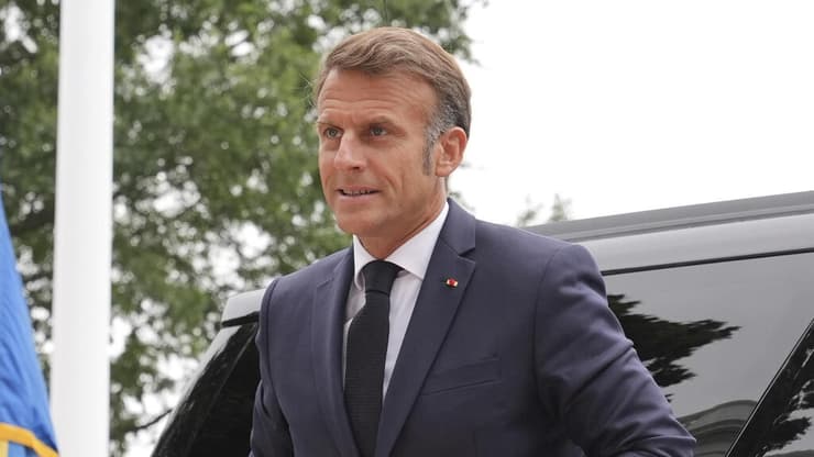 נשיא צרפת מקרון מגיע ל הבית הלבן לקראת פסגה טראמפ זלנסקי