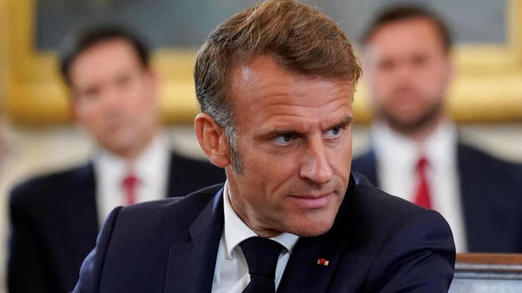 נשיא צרפת מקרון לצד נשיא ארה"ב טראמפ פסגה הבית הלבן עם נשיא אוקראינה זלנסקי ומנהיגי אירופה