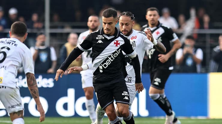 קוטיניו במדי ואסקו חולף על פני ניימאר (צילום: EUTERS/Thiago Bernardes) קוטיניו חולף על פני ניימאר