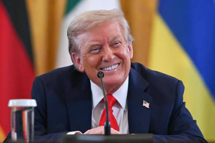 נשיא ארה"ב טראמפ פסגה עם נשיא אוקראינה זלנסקי ומנהיגי אירופה ב הבית הלבן