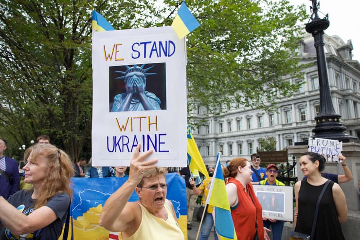 הפגנה למען אוקראינה וושינגטון ארה"ב לקראת פסגה בין טראמפ ל זלנסקי