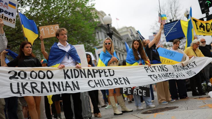 הפגנה למען אוקראינה וושינגטון ארה"ב לקראת פסגה בין טראמפ ל זלנסקי