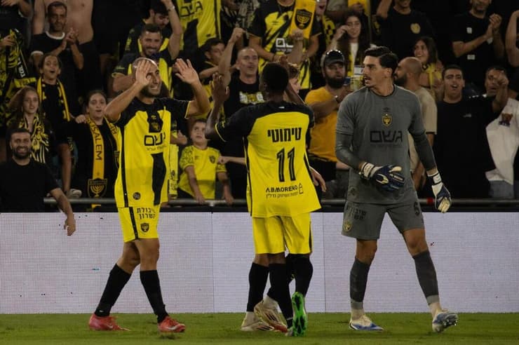 "כל כך חיכיתי לכבוש במדים האלה". חוגי (צילום: אלכס קולומויסקי) חוגי