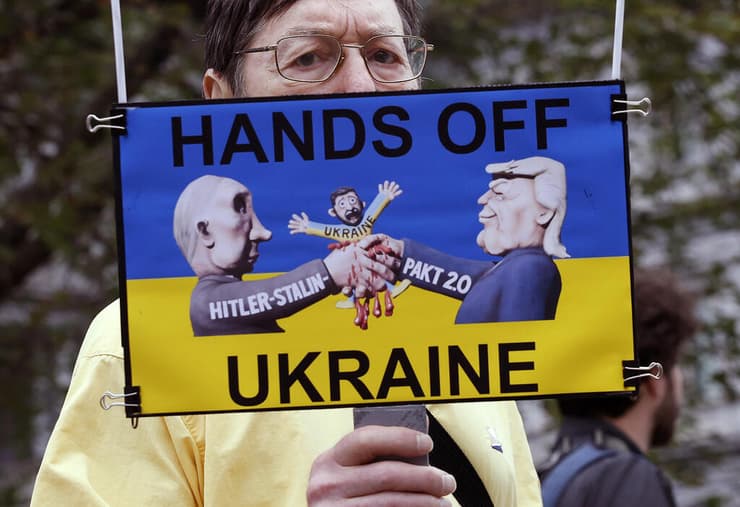 הפגנה למען אוקראינה וושינגטון ארה"ב לקראת פסגה בין טראמפ ל זלנסקי