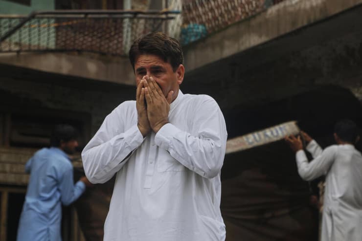 צילום: AP Photo/Muhammad Sajjad מונסון ב צפון פקיסטן הצפות שיטפונות