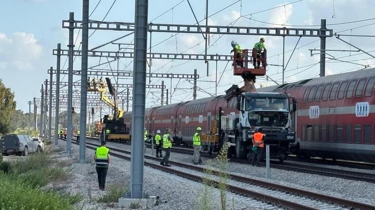 עבודות התיקון של תשתית החשמול של הרכבת (צילום: רכבת ישראל ) עבודות תיקון לרכבת ישראל