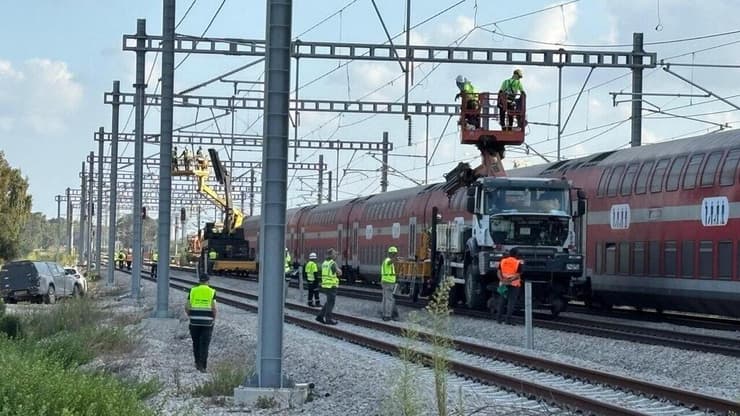 עבודות התחזוקה ברכבת. הצפי לחזרה? לפחות בעוד כמה ימים (צילום: רכבת ישראל ) עבודות תיקון לרכבת ישראל