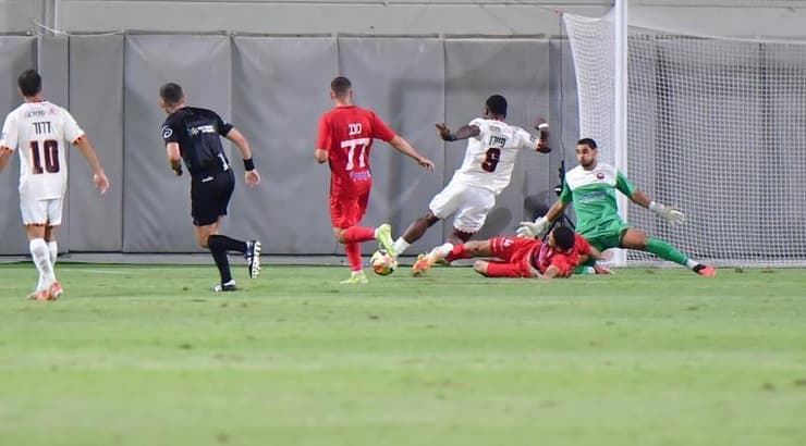 פרנץ פיירו מוכשל (חגי מיכאלי) פרנץ פיירו מוכשל